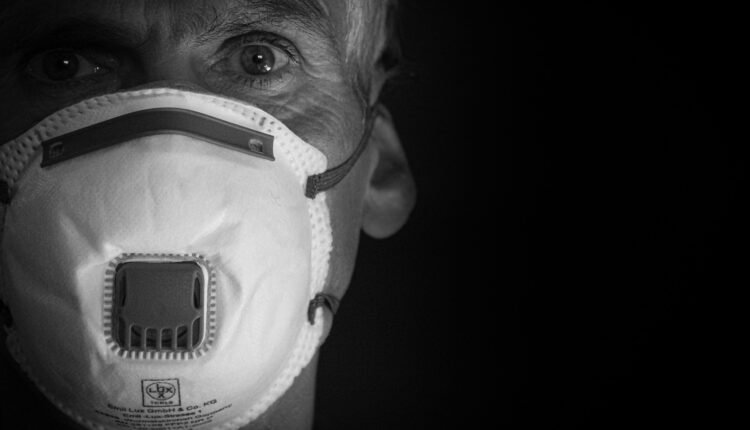 يفاقم مرض كوفيد -19 عدم المساواة في متوسط ​​العمر