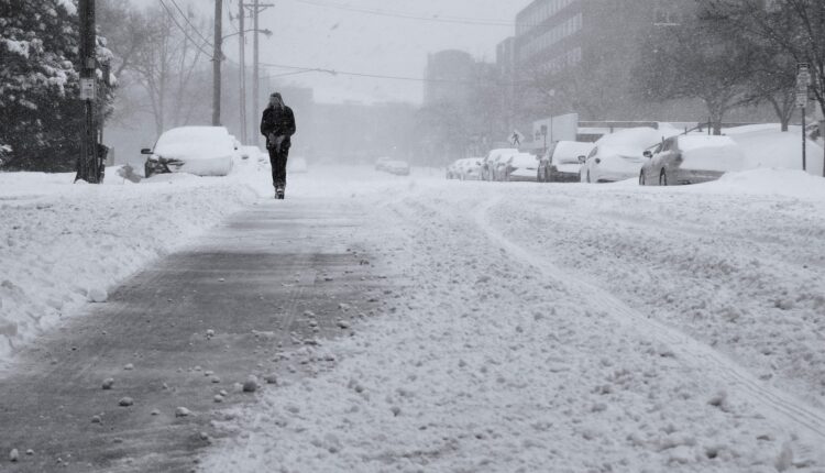 العاصفة الثلجية في كندا تقتل 3 وتضرر مئات الآلاف